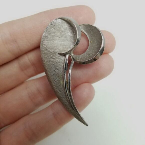 Vintage Silver Tone Quotation Marks Shape Brooch, Retro Modern Design Lapel Pin - Picture 2 of 6